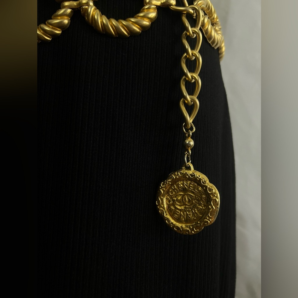 CHANEL 1980s Textured Medallion Logo Belt – Rare Collector’s Piece